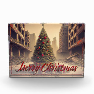 Weihnachtsbaum inmitten von Ruinen Frohe Weihnacht Fotoblock