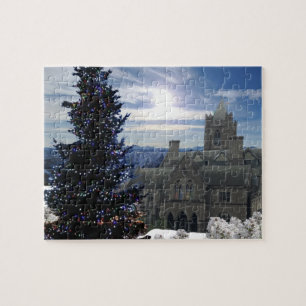 Weihnachtsbaum mit altem Kirchenpuzzle