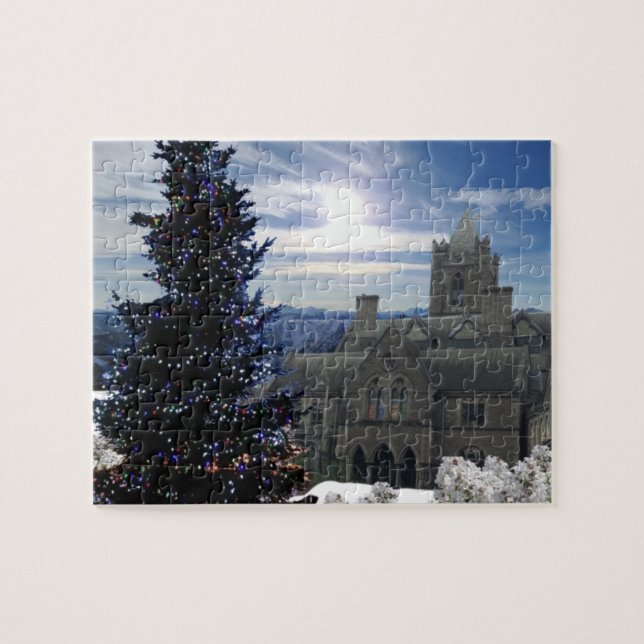 Weihnachtsbaum mit altem Kirchenpuzzle (Horizontal)