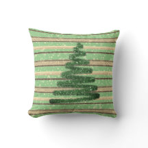 Weihnachtsbaum mit festlichem Schnee