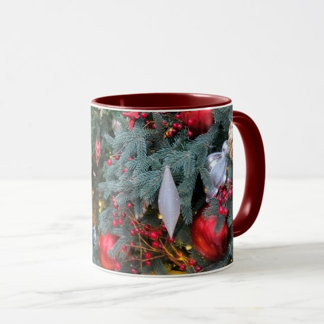 Weihnachtsbaum mit goldenem, rotem Spielzeug. Tasse (VorderseiteRechts)