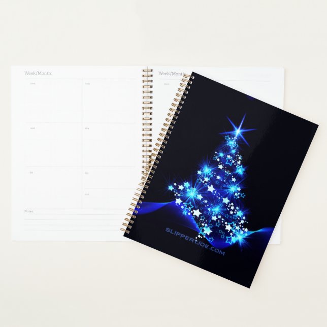 Weihnachtsbaum SlipperyJoe strahlt blau s Planer (Anzeige)