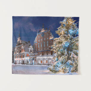 Weihnachtsbaum und Blackheads Haus in Riga Wandteppich