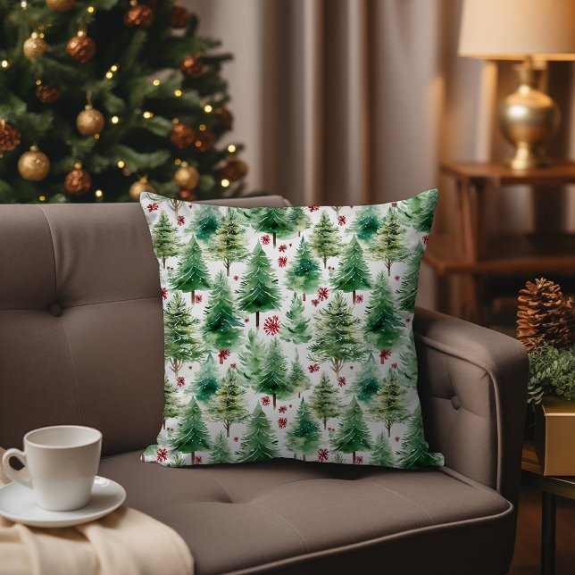 Weihnachtsbaum Wasserfarbe Winterwald Kissen (Evergreen Christmas Tree Watercolor Winter Forest Throw Pillow in Christmas Living Room)