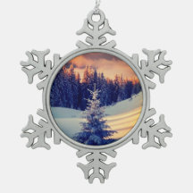Weihnachtsbaumdekorierung in Form von Schneeflocke