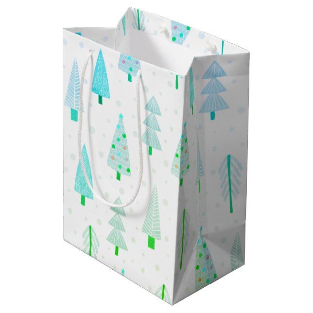 Weihnachtsbäume an der Küste Türkisfarben Abstrakt Mittlere Geschenktüte (Rückseite Schrägansicht)