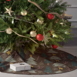 Weihnachtsbaume Erde Tones Muster Polyester Weihnachtsbaumdecke<br><div class="desc">Modernes Urlaubsprojekt mit einem Muster von grünen Kiefern,  gelben Sternen und braunem Waldblatt auf dunkelbraunem Hintergrund.</div>