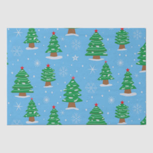 Weihnachtsbäume mit fallendem Schnee auf blau Seidenpapier
