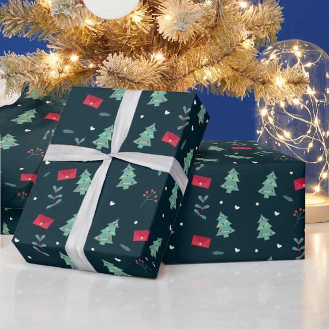 Weihnachtsbäume und Holly Modern Muster Dunkelblau Geschenkpapier (Feiertage)