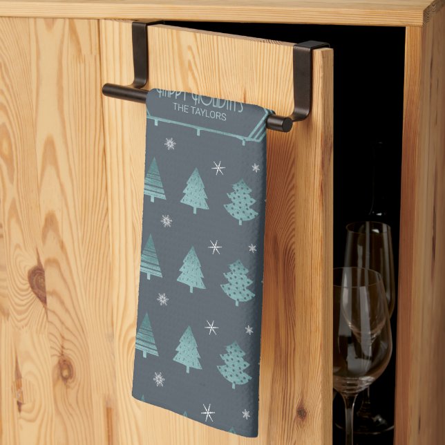 Weihnachtsbäume und Schneeflocken Muster Aquamarin Geschirrtuch (Drittel gefaltet)