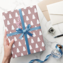 Weihnachtsbaummuster auf Lila Geschenkpapier