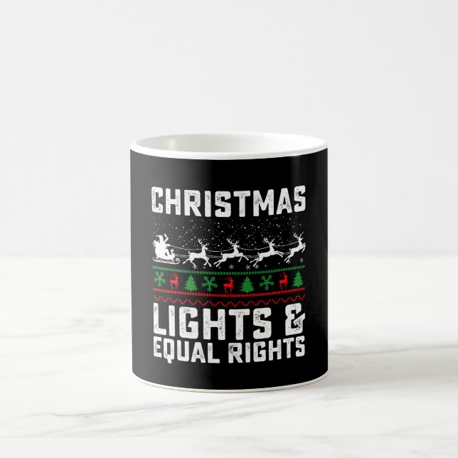 Weihnachtsbeleuchtung und Gleichberechtigung Femin Kaffeetasse (Mittel)