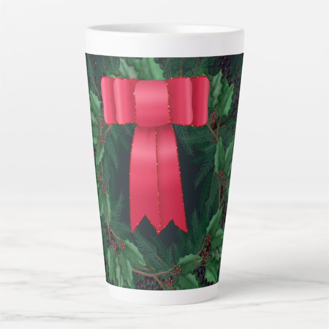 Weihnachtsberries und Kiefernzweige Kranz Milchtasse (Vorderseite)