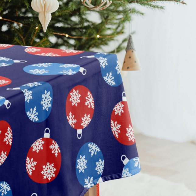 Weihnachtsblau und Rot mit Schneeflocken Tischdecke (Trendy Christmas blue and red ornaments with snowflakes tablecloth on navy blue)