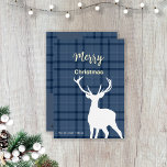 Weihnachtsblauer Tartan und Hirsch Folien Feiertagskarte<br><div class="desc">Eine stilvolle moderne Foto-Urlaubssaison Gold-Folie Grußkarte mit Ihrem Nachnamen. Eleganter Blue Tartan,  mit Weiß und Gold.</div>