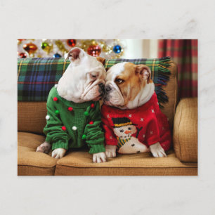 Weihnachtsbulldoggen in Pullovern Einladungspostkarte