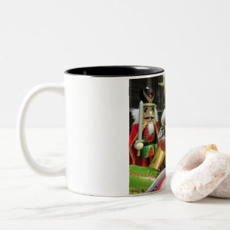 Weihnachtschamäleon-Tasse Zweifarbige Tasse