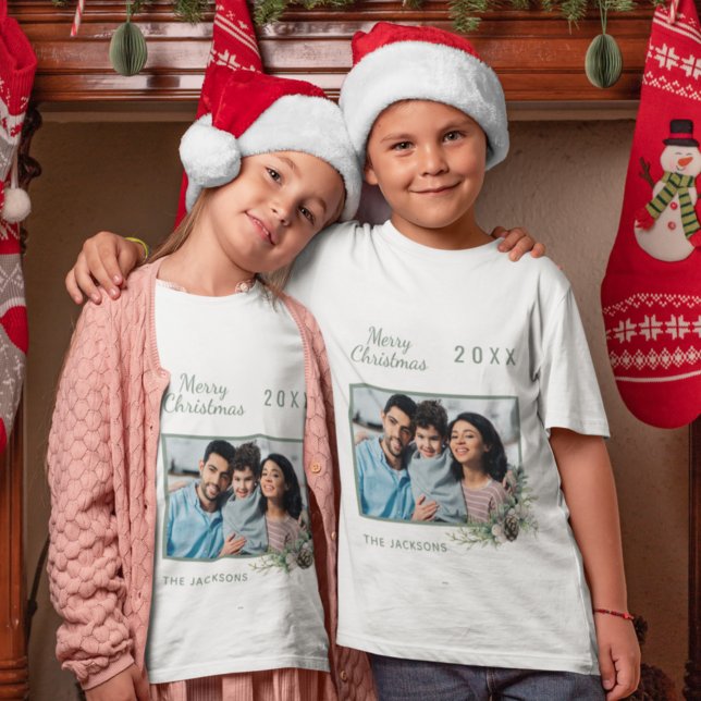 Weihnachtsfamilie Foto Junge mit weißem Kegel T-Shirt (Von Creator hochgeladen)