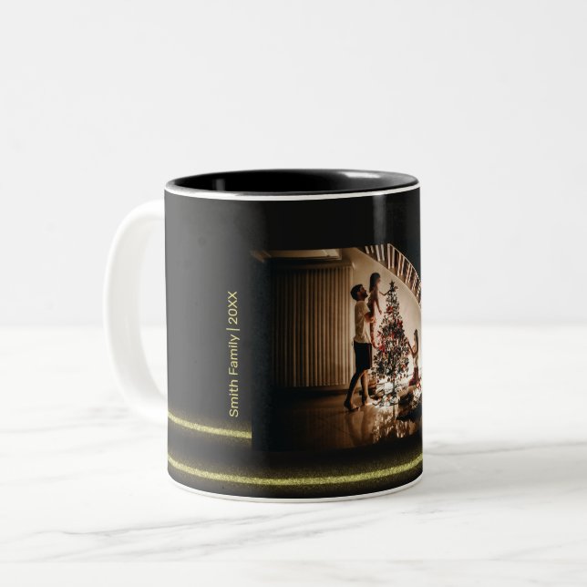 Weihnachtsfamilien-Foto Zweifarbige Tasse (Vorderseite Links)