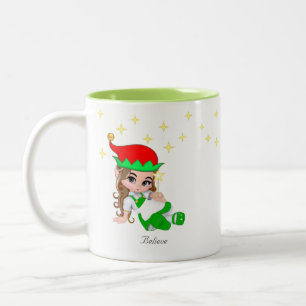 Weihnachtsfee in Grün und Sternen gekleidet Zweifarbige Tasse