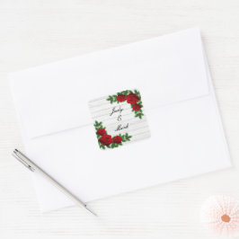 Weihnachtsfeiern in rote Rosen und Kiefernwäldern Quadratischer Aufkleber