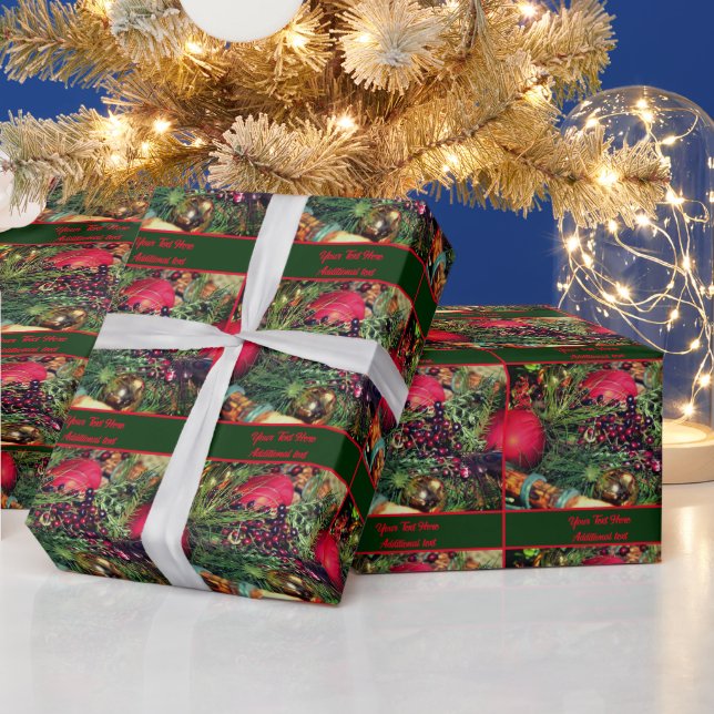 Weihnachtsfeiertag Evergreens Berries Personalisie Geschenkpapier (Feiertage)