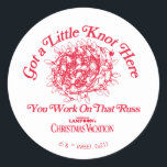 Weihnachtsfeiertag | Gib hier ein kleines Knoten Runder Aufkleber<br><div class="desc">Frohe Weihnachten von den Griswolds!</div>