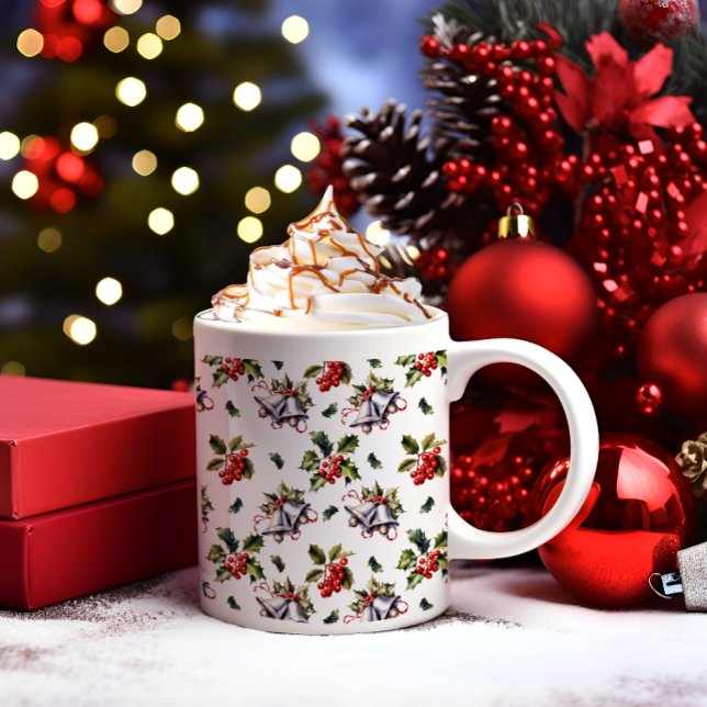 Weihnachtsfeiertag Silberglocken und Holly Kaffeetasse (Vintage Christmas Holiday Silver Bells, Holly and Berries Pattern Coffee Mug)