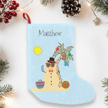 Weihnachtsfeiertag Snowman Beach Tropical Kleiner Weihnachtsstrumpf<br><div class="desc">Dieses Design wurde mithilfe von digitaler Kunst erstellt und kann in dem Bereich personalisiert sein, der zur Verfügung gestellt wird, oder indem Sie den Klick wählen, um weitere Optionen anzupassen und den Namen, die Initialen oder die Wörter zu ändern. Sie können auch die Textfarbe und den Textstil ändern oder den...</div>