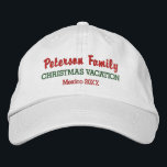 Weihnachtsferien für Familien - Kundenspezifischer Bestickte Kappe<br><div class="desc">Feiern Sie Ihren Weihnachtsurlaub in der Familie mit dieser hochwertigen,  maßgeschneiderten Baseballkappe mit Ihrem Familiennamen,  Ihrer Ferienwohnung und Ihrem eigenen Text. Ändern Sie einfach den Text und die Farbe. Es ist ein sehr schöner Ort,  um Ihren Urlaub zu begehen.</div>
