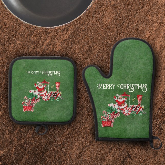 Weihnachtsfest Weihnachtszug Dunkelgrün Ofenhandschuh & Topflappen-Set (Santa driving Merry Christmas train with candy and letters on dark green holiday potholders.)