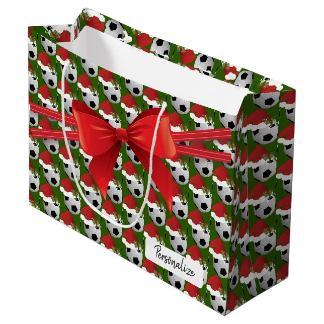 WeihnachtsFußball-Muster - groß Große Geschenktüte (Vorderseite Schrägansicht)