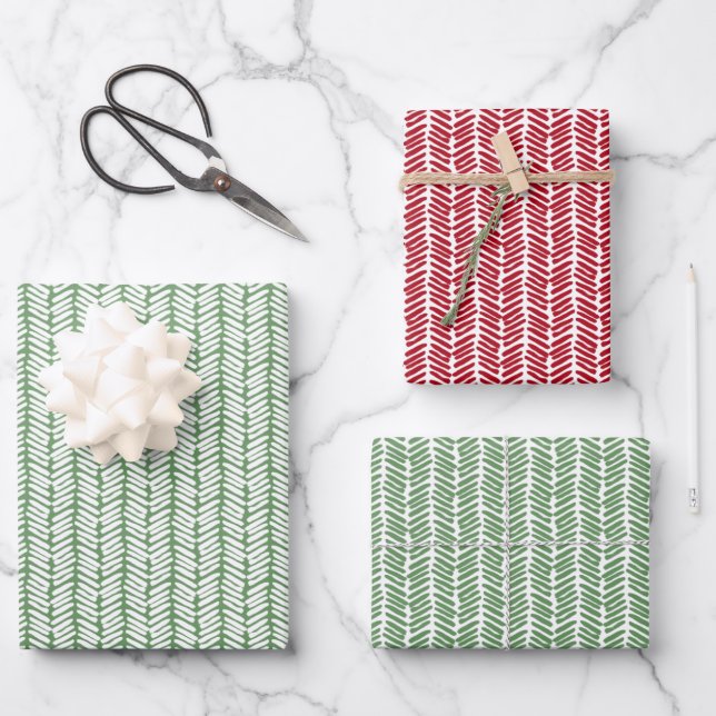 Weihnachtsgeschenk Wrap Dark Red Sage Green Zigzag Geschenkpapier Set (Vorderseite)
