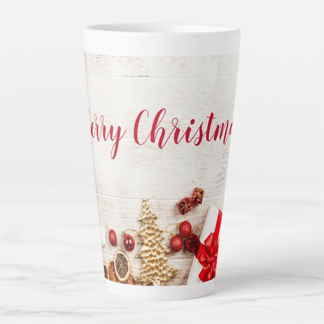 Weihnachtsgeschenkartikel auf einem rustikalen Hol Milchtasse (Vorderseite)