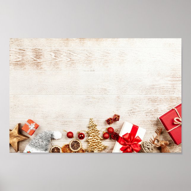 Weihnachtsgeschenkartikel auf einem rustikalen Hol Poster (Vorne)