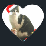 Weihnachtsgestaffel und niedlicher Engel Herz-Aufkleber<br><div class="desc">Weihnachtskatze mit Geschenken und niedlichem Engel. Es gibt Engel mit Flügeln und auch Engel mit Pfoten.</div>