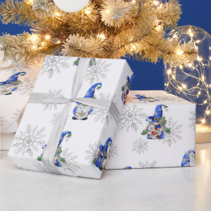 Weihnachtsgnomen und Schneeflocken Geschenkpapier
