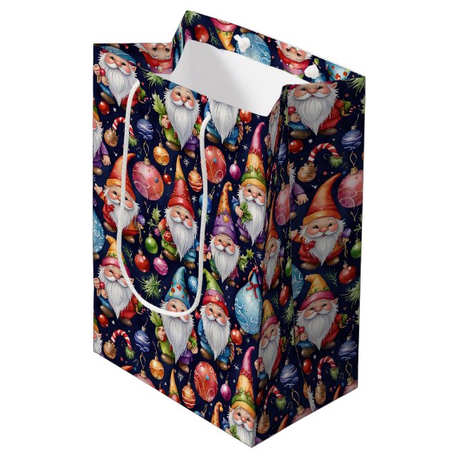 Weihnachtsgnomes Mittlere Geschenktüte (Vorderseite Schrägansicht)