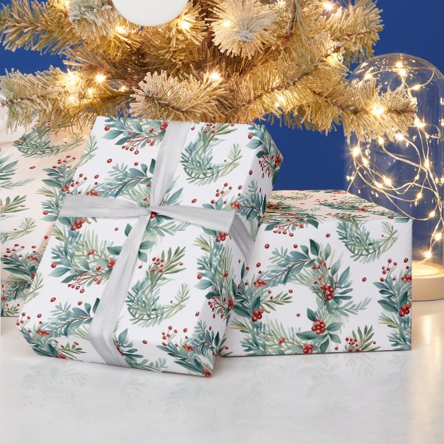 Weihnachtsgrün und Berries Moderne Weihnachten Geschenkpapier (Feiertage)