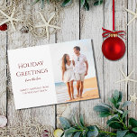 Weihnachtsgrüße Tropical Beach Foto Feiertagskarte<br><div class="desc">Tropical Beach Feriengrüsse Karte,  mit einem Thema an der Küste und einem roten Typografie-Design. Mit der anpassbaren Rot-Schrift können Sie Ihren eigenen Text hinzufügen. Sie ändern auch das Foto mit Ihren eigenen,  um etwas Besonderes zu machen. Ideal,  um Weihnachtswünsche von Ihrem Urlaubsziel aus zu senden.</div>