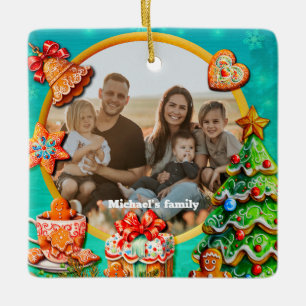 Weihnachtshaus aus Lebkuchen und Zuckerwerk, und N Keramikornament