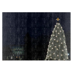 Weihnachtshaus und Nationalbaum Weihnachtsfeiertag Schneidebrett
