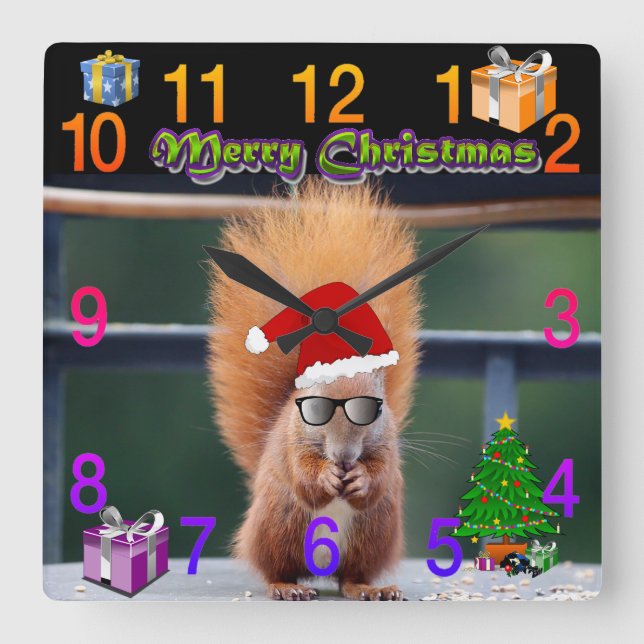 Weihnachtshörnchen mit Geschenken und Baum Quadratische Wanduhr (Vorderseite)