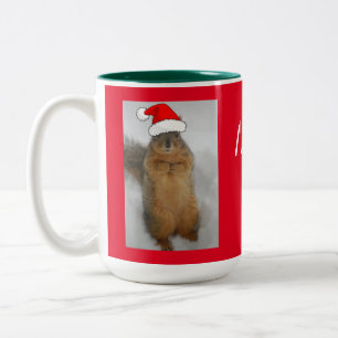 Weihnachtshörnchen mit Weihnachtsmannmütze Zweifarbige Tasse