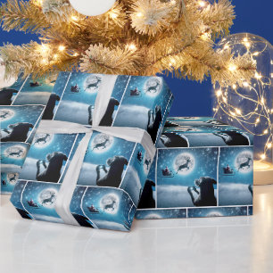 Weihnachtshund fotografiert den Weihnachtsmann in  Geschenkpapier