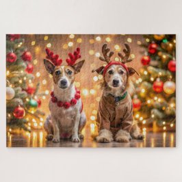 Weihnachtshunde als Rentiere gekleidet