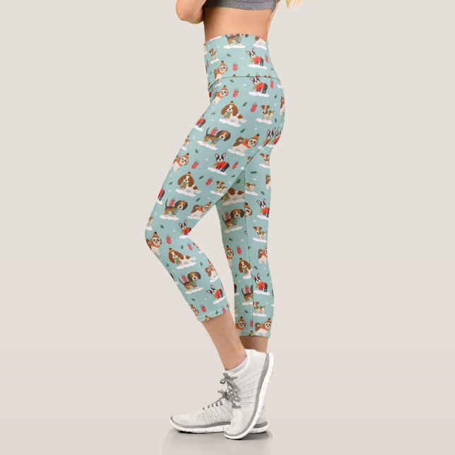 Weihnachtshunde in Cosy Scarves Muster Capri Leggings (Links)
