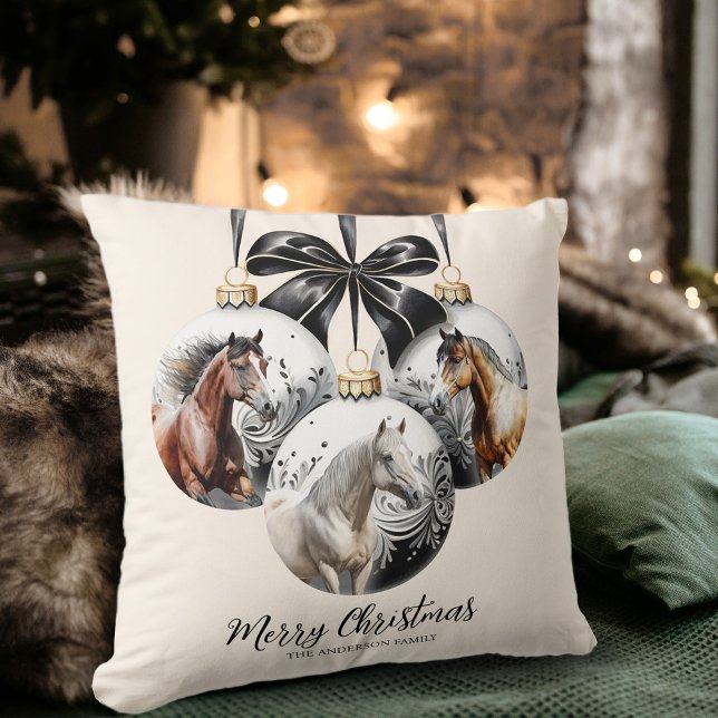 Weihnachtskalender für Pferde in schwarz und gold Kissen (Horses black and gold Christmas quote Throw Pillow)
