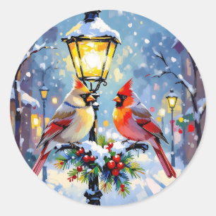 Weihnachtskardinäle und schneebedeckter Laternenpf Runder Aufkleber