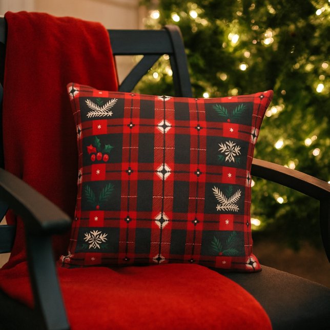 Weihnachtskariert mit Schneeflocken und Immergrün Kissen (Festive Christmas plaid with holly and evergreen accents.  A fun pillow for outdoor gatherings )